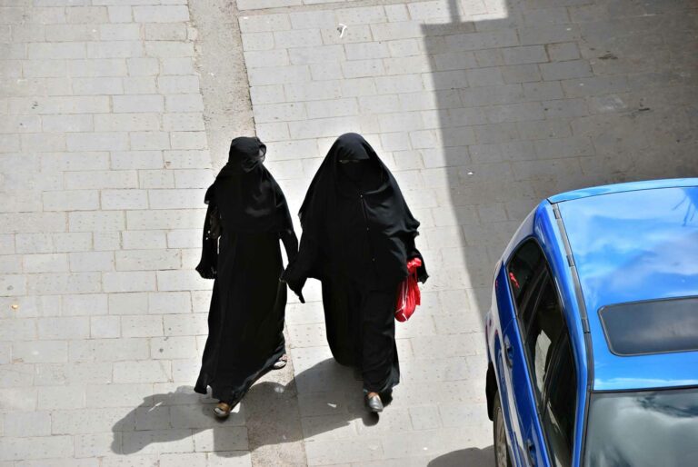 Femmes musulmanes portant la burka